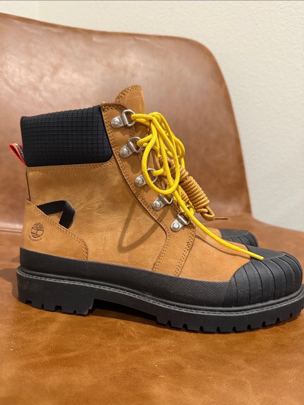 Timberland Heritage Rubber-Toe Women’s Boots with Black Trim and Yellow Laces